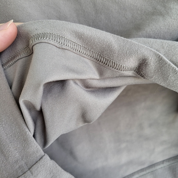 REEBOK Nude Embroidered Logo Cropped Long Sleeve Turtleneck - Picture 8 of 8